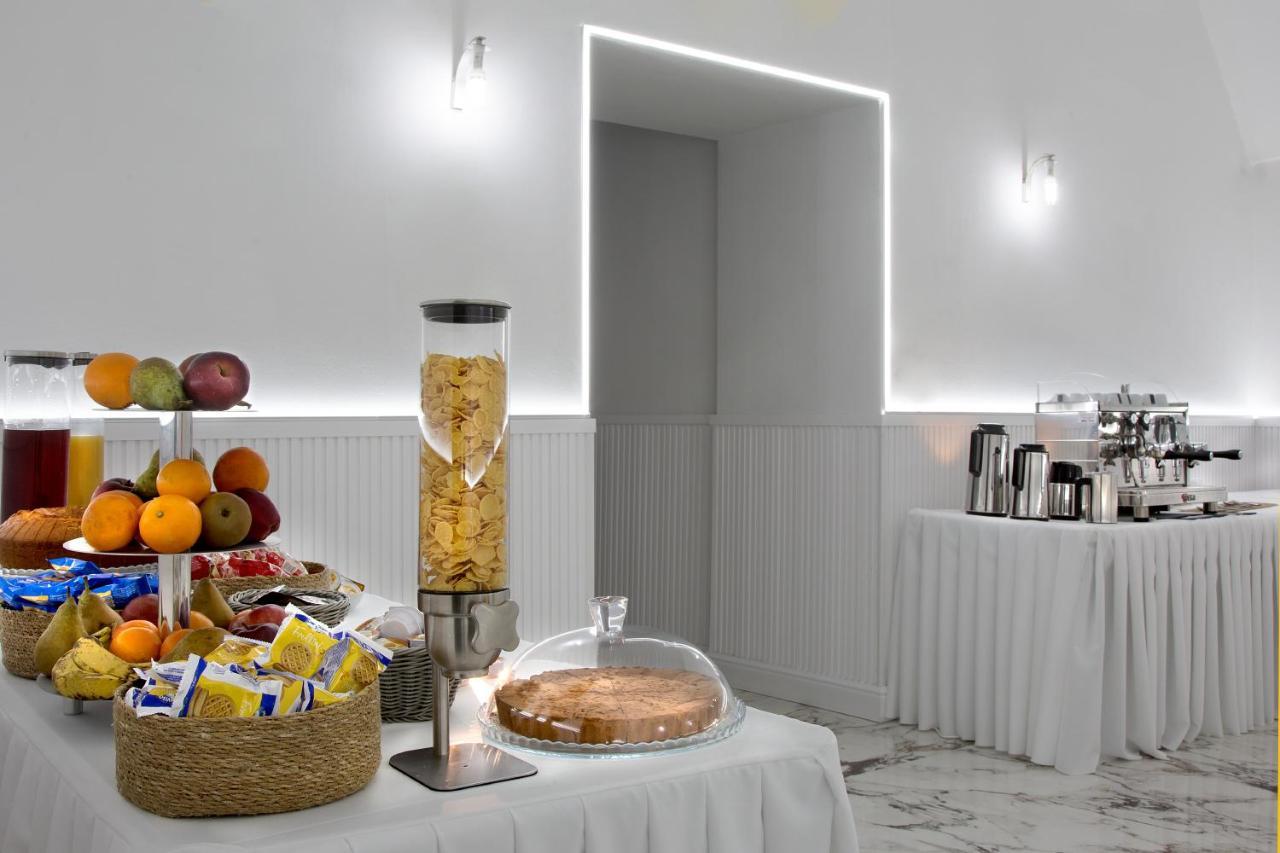 Palazzo Sant'Antonio Hotel Наполи Екстериор снимка